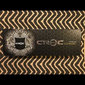 Croc classic titanium 1.5 inch straightener